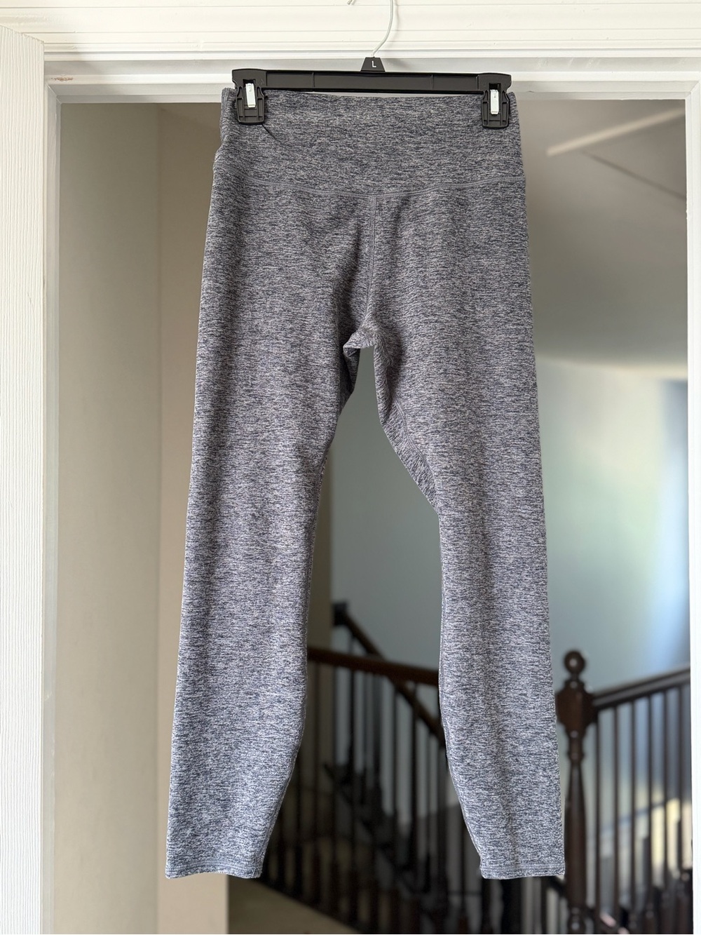 Alo Yoga High Waist Heather Gray Leggings Size M. 24 in inseam.